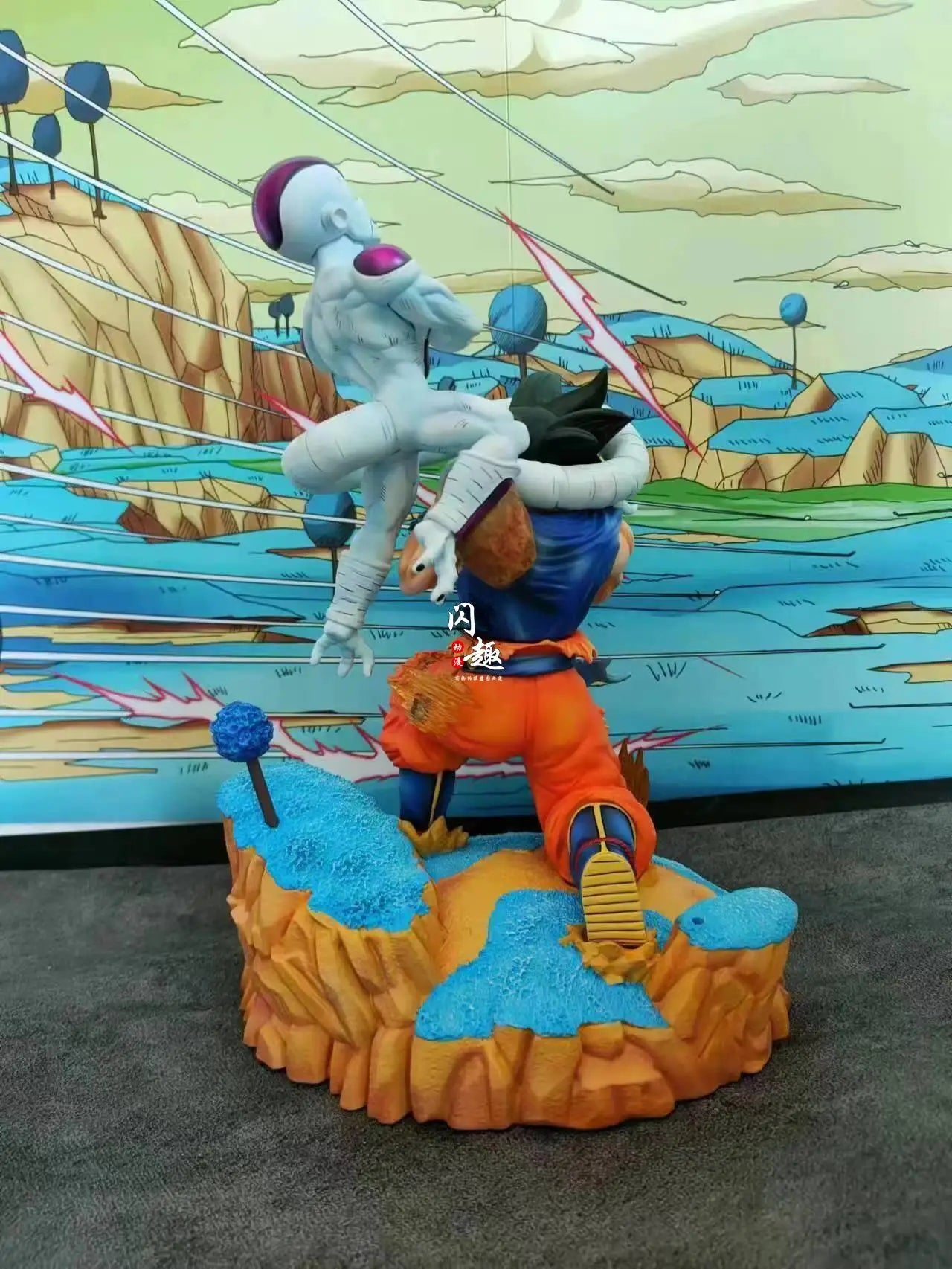 Dragon Ball Z Son Goku Bite Frieza Figurine