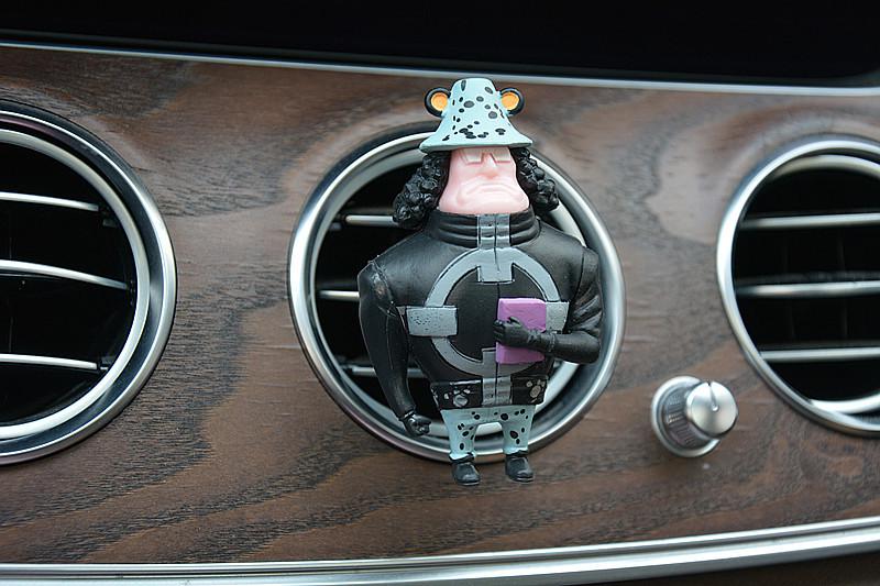 One Piece Car Air Fragrance Decoration V