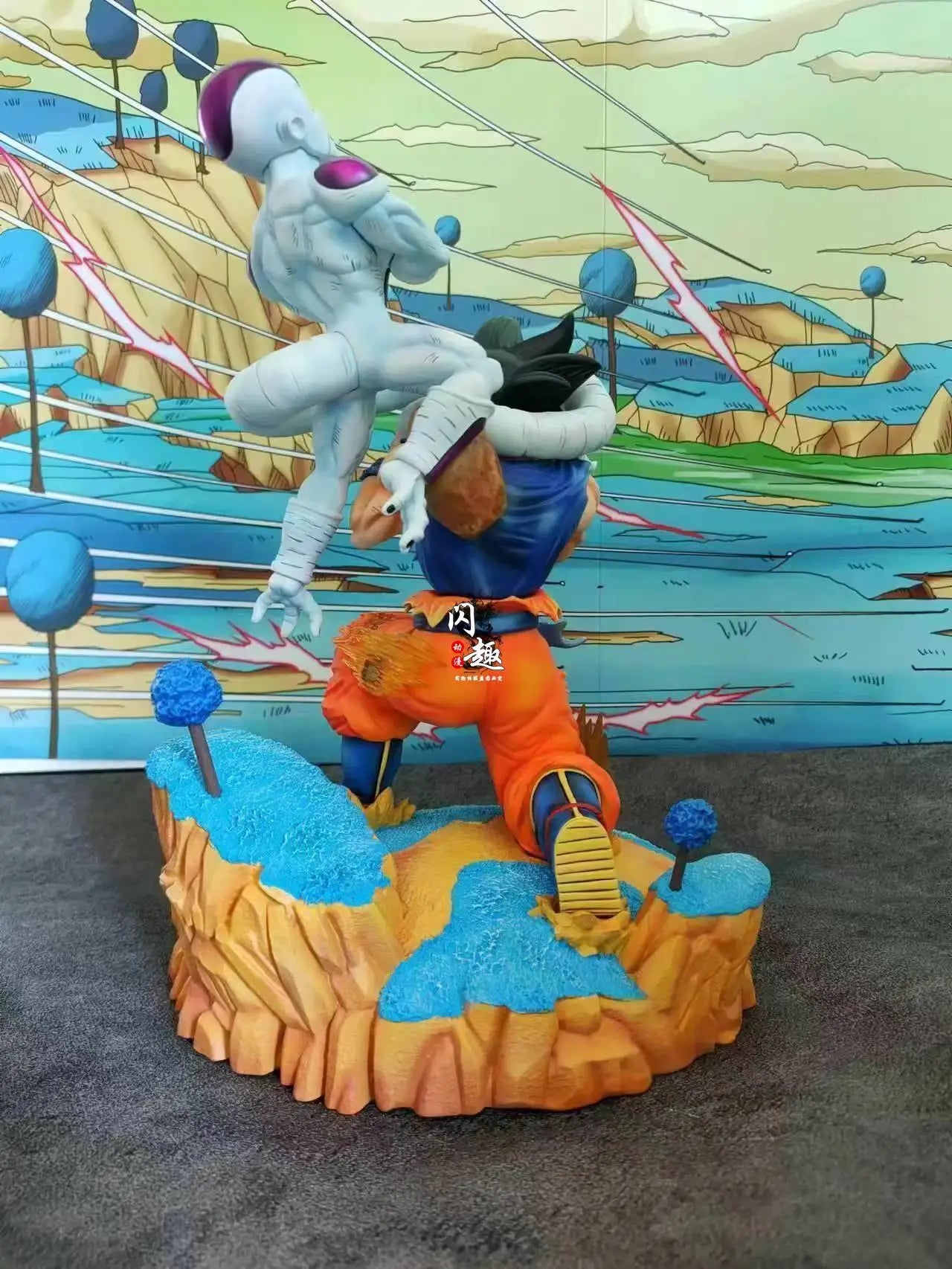 Dragon Ball Z Son Goku Bite Frieza Figurine